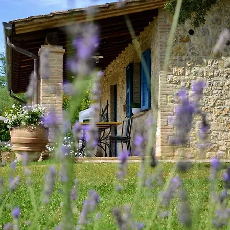 Sleeps 4 Air Con Wifi Holiday home Collazzone