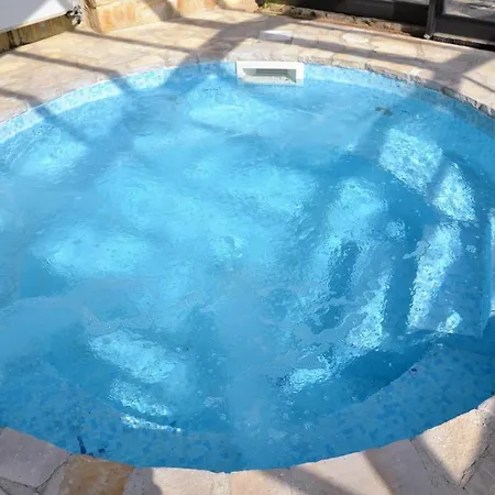 Sleeps 4 Air Con Wifi Holiday home