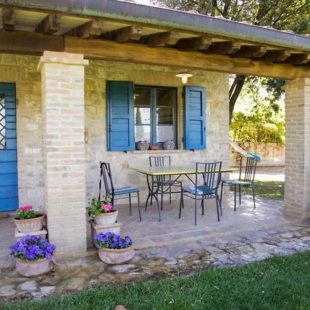 Sleeps 4 Air Con Wifi