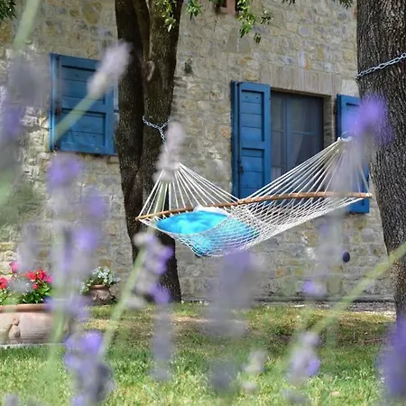 Sleeps 4 Air Con Wifi Holiday home Collazzone
