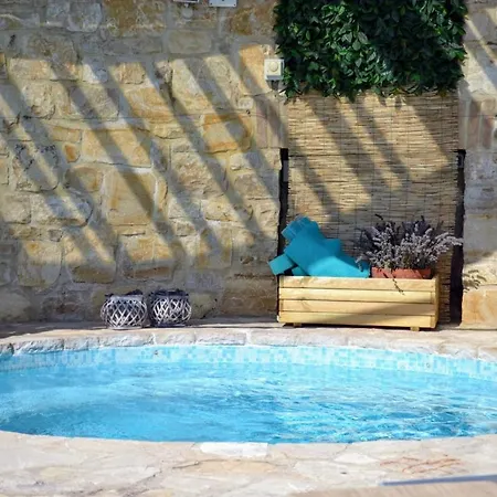 Sleeps 4 Air Con Wifi Holiday home